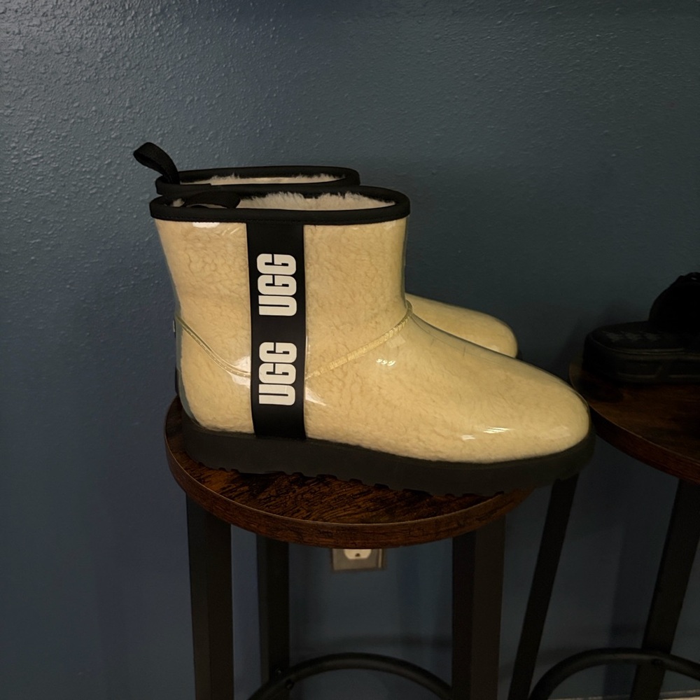 UGG Women’s Classic Clear Mini Boot